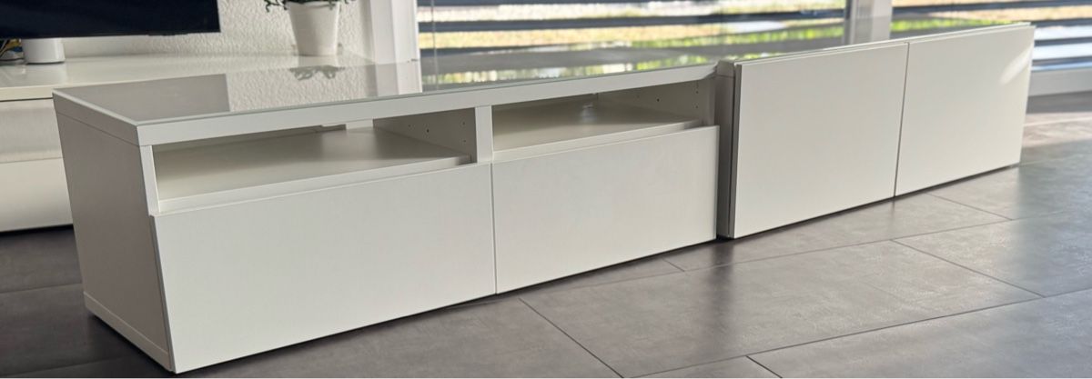 Ikea Mobili TV: Sideboard weiss matt mit Glasoberfläche – Usato da Niederoenz venduto da tronchetta
