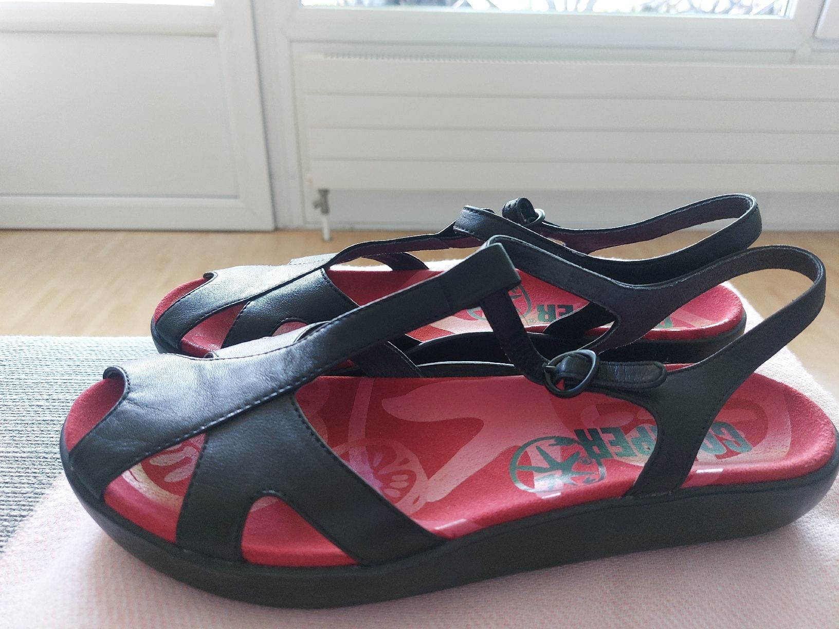 Camper Scarpe da donna: Schwarze Camper Sandalen, Grösse 40 – Usato da Thun venduto da Alexanna 3