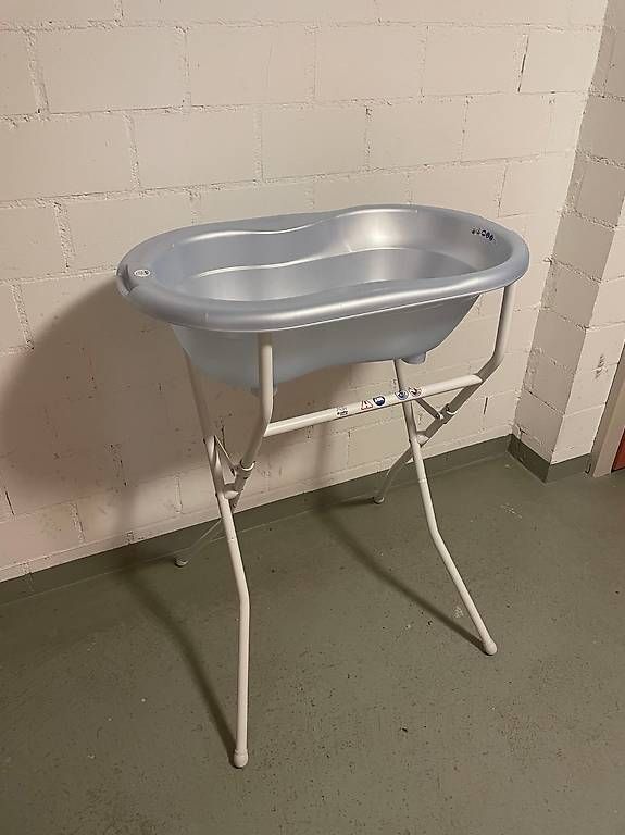 Rotho Vasche da bagno: Rotho Babybadewanne mit Ständer und Einsatz – Usato da Buchs SG venduto da nru_96yd