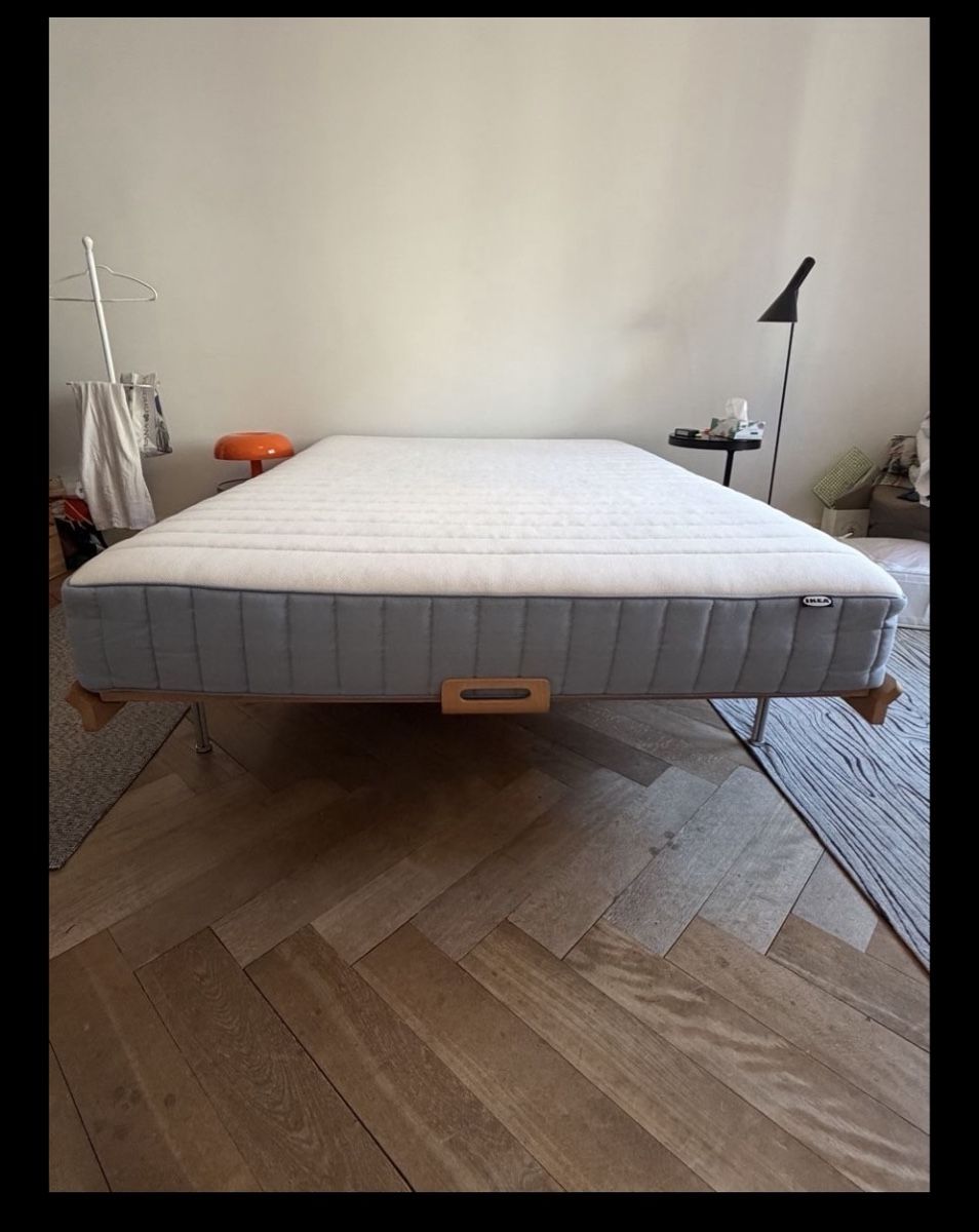 Lits: THUT BETT 140x 200  CH DESIGN – D'occasion à Gockhausen par Yvee