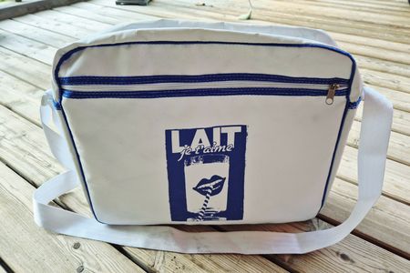Coole Umhängetasche von Swiss Milk🥛