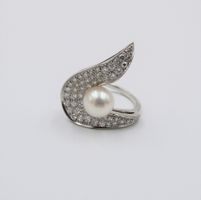 DIAMANTRING MIT EINER PERLE IN 750 WEISSGOLD
