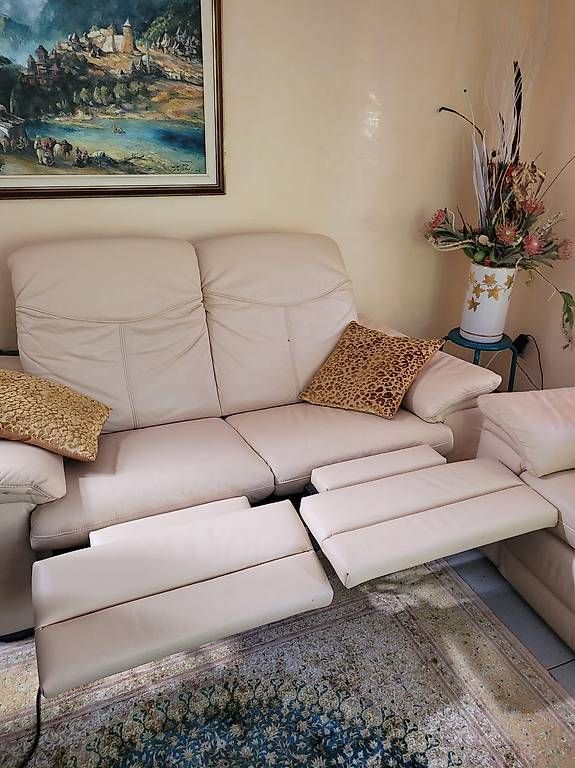 Sofas: Schönes Ledersofa beige  – D'occasion à Chur par LeyDi.Lela