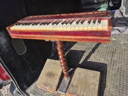 Harmonium Dolly bois pied torsadé 