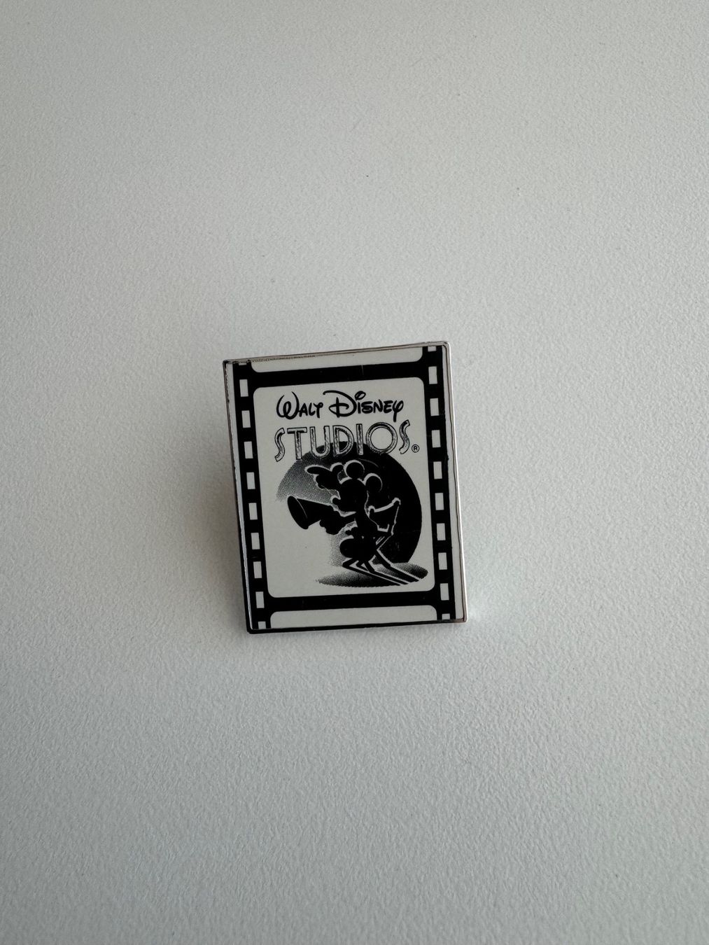 Disney Placchette & Badge: Insigne/Pin Walt Disney Studios – Usato da St-Gingolph venduto da GoldenKeys