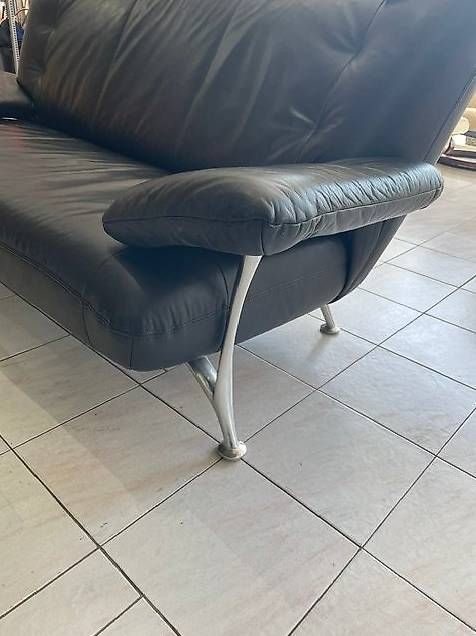 Sofas: Schwarzes Sofa,  frei stellbar – Gebraucht aus Neuhausen am Rheinfall von galleria13 1