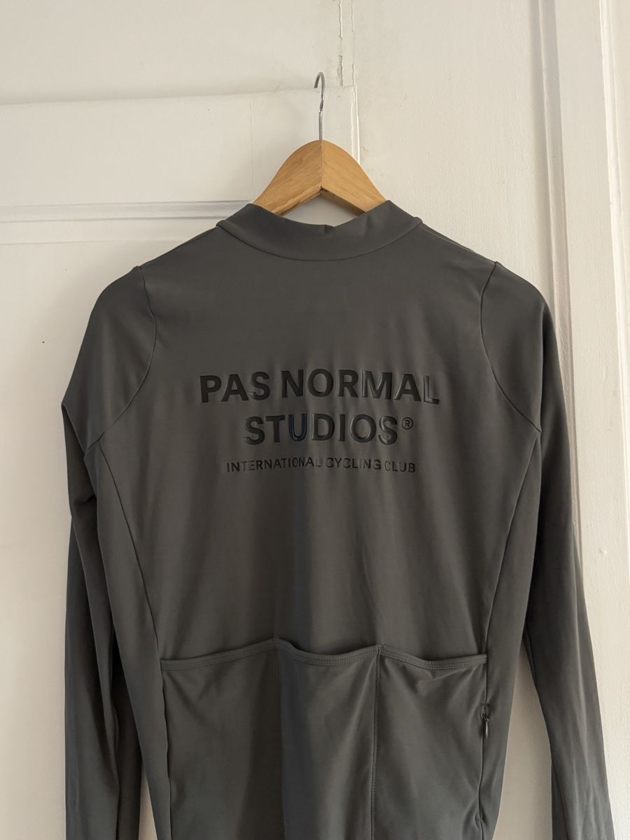 Pas Normal Studios Leibchen & Hosen: Pas Normal Studios - Mechanism Long Sleeve Jersey – Gebraucht aus Diesse von second_life 2
