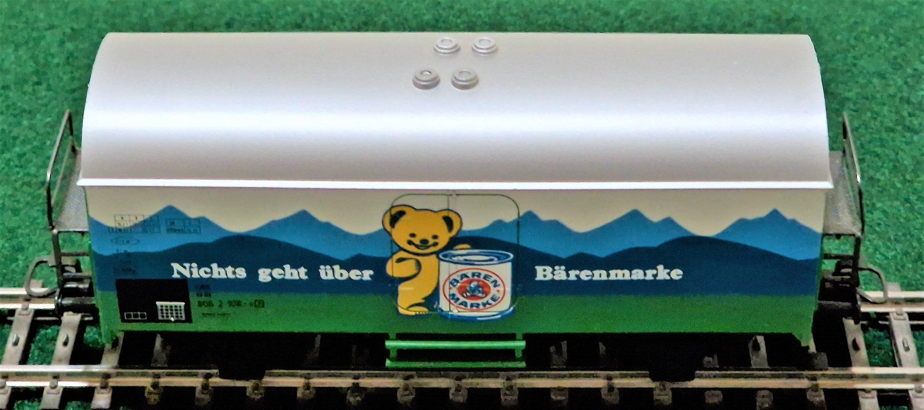 Märklin Modellini di ferrovie: 2 Märklin Kühlgüterwagen – Usato da Bellikon venduto da Umba02 1
