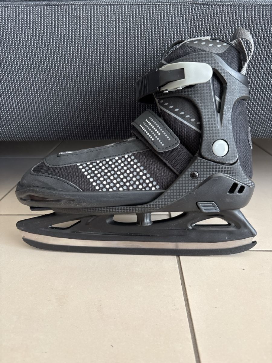 Patins à glace: Grössenverstellbare Schlittschuhe  – D'occasion à Therwil par s.a.r.a.kawa 1