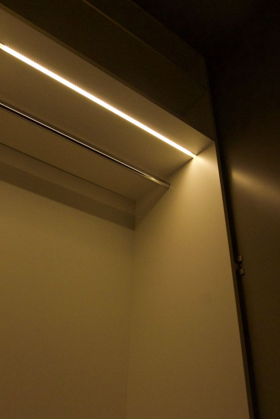 Armadi: Big Modern Closet – Difettoso da Zürich venduto da ski_jw95 5