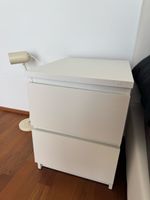 Nachttisch Weiss 2 Schubladen, modern, gut erhalten: 1 CHF!!