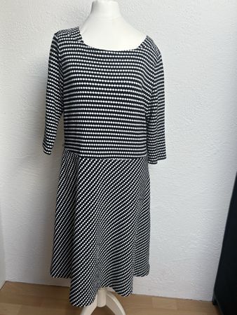 Commas Kleid, Grösse 40, Schwarz/Weiss Top Zustand!