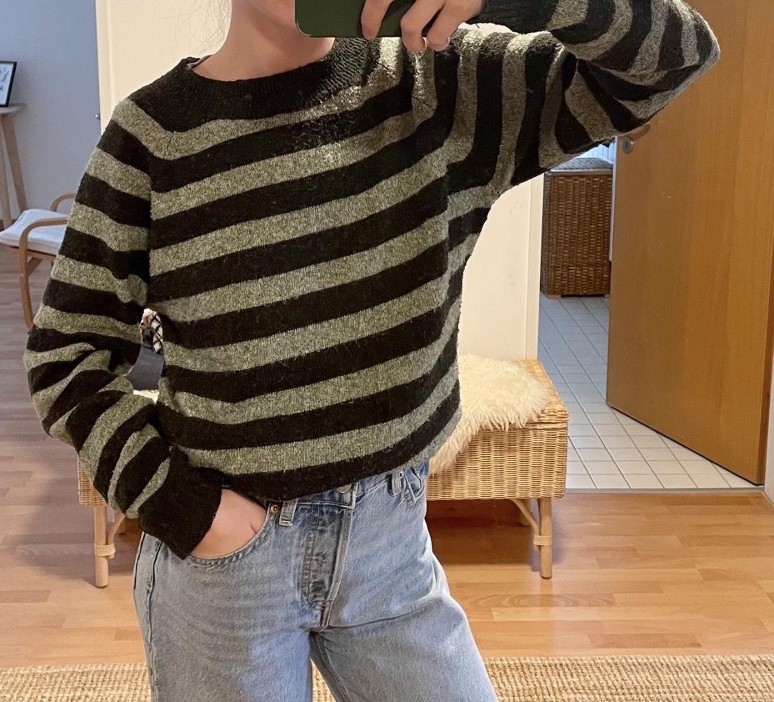 C&A Pulls & Sweat-shirts: C&A grün gestreifter Pullover/Sweater – D'occasion à Aarau par moosyfox 3