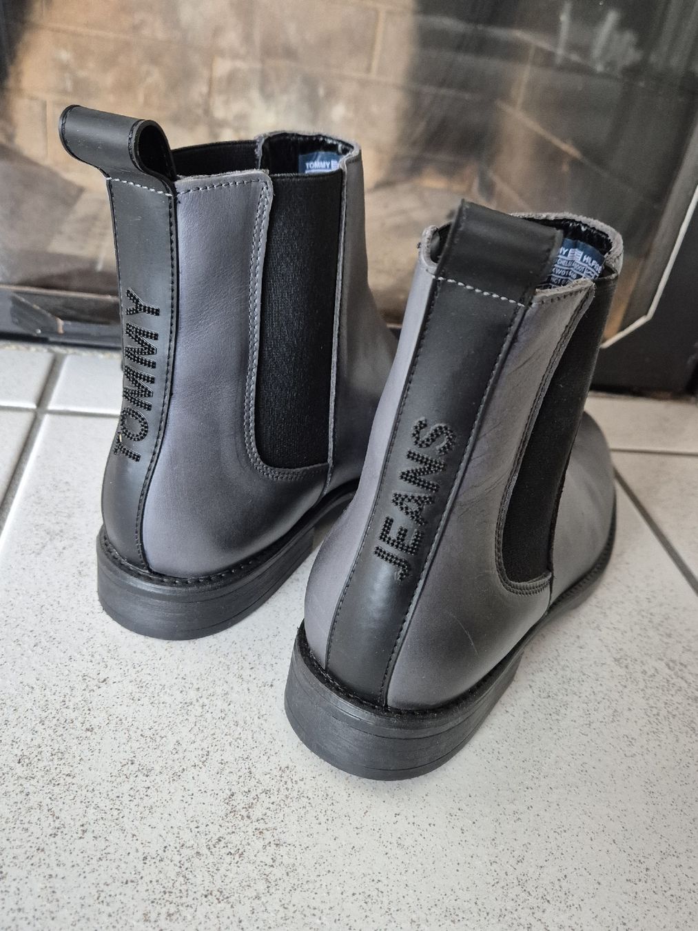Tommy Hilfiger Scarpe da donna: Stiefeletten Thommy Hilfiger – Usato da Ebmatingen venduto da Gelegenheit77