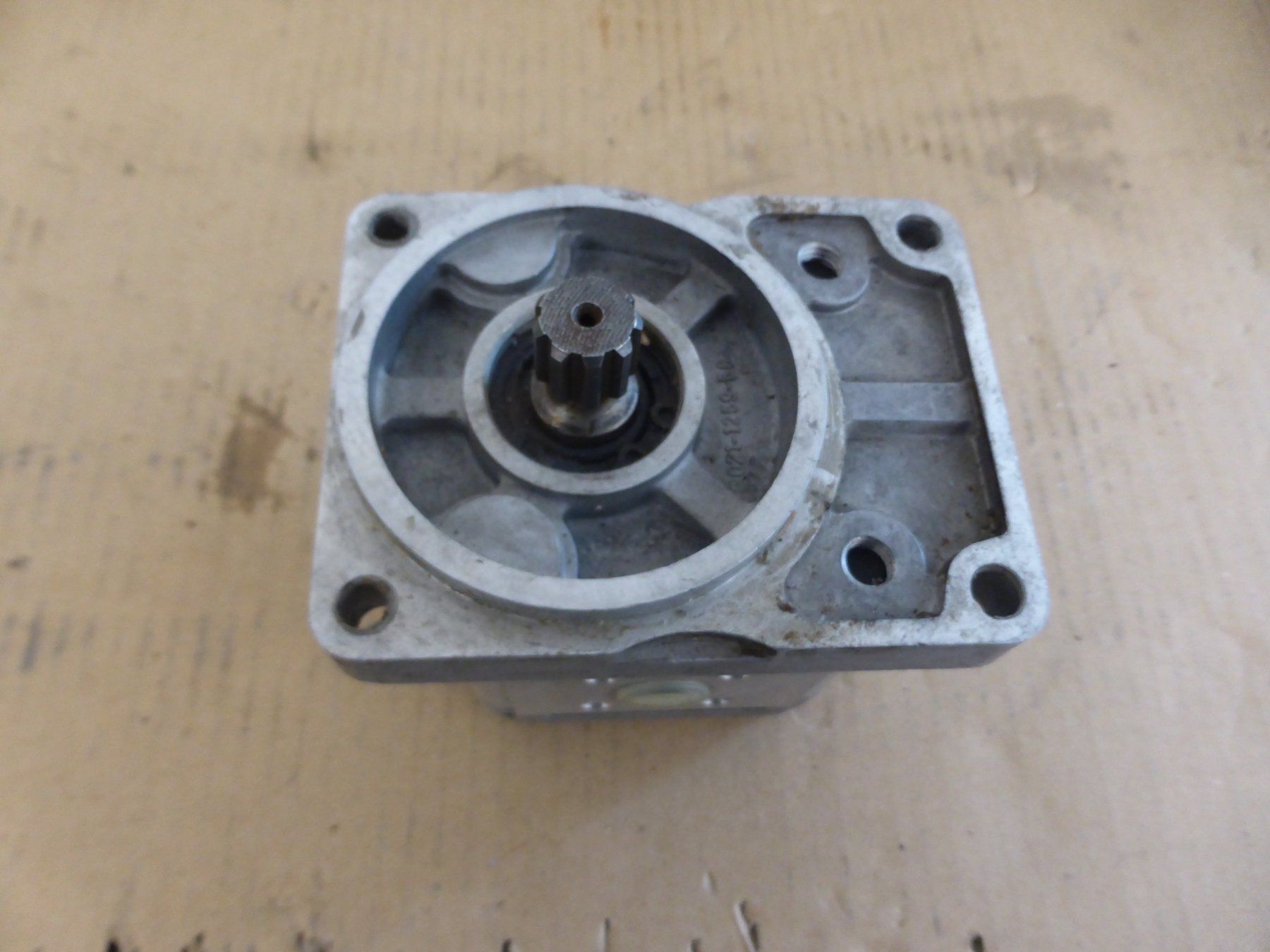 Pompe & Parti di ricambio: Hydraulik Pumpe / Hydraulikpumpe – Usato da Buttisholz venduto da Tortuga07