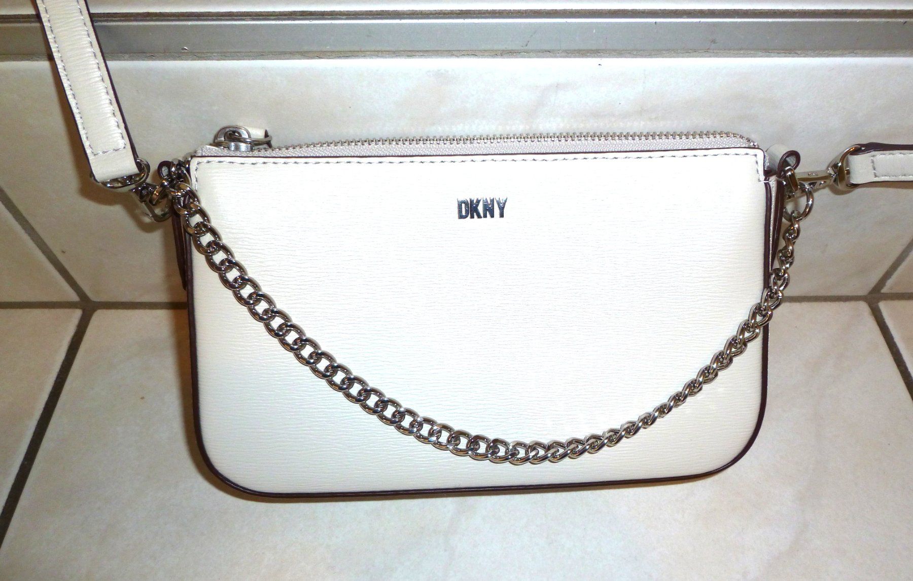 DKNY Borse da donna: DKNY LEDERTASCHE WEISS NEU – Nuovo (secondo la descrizione) da Läufelfingen venduto da Kamari