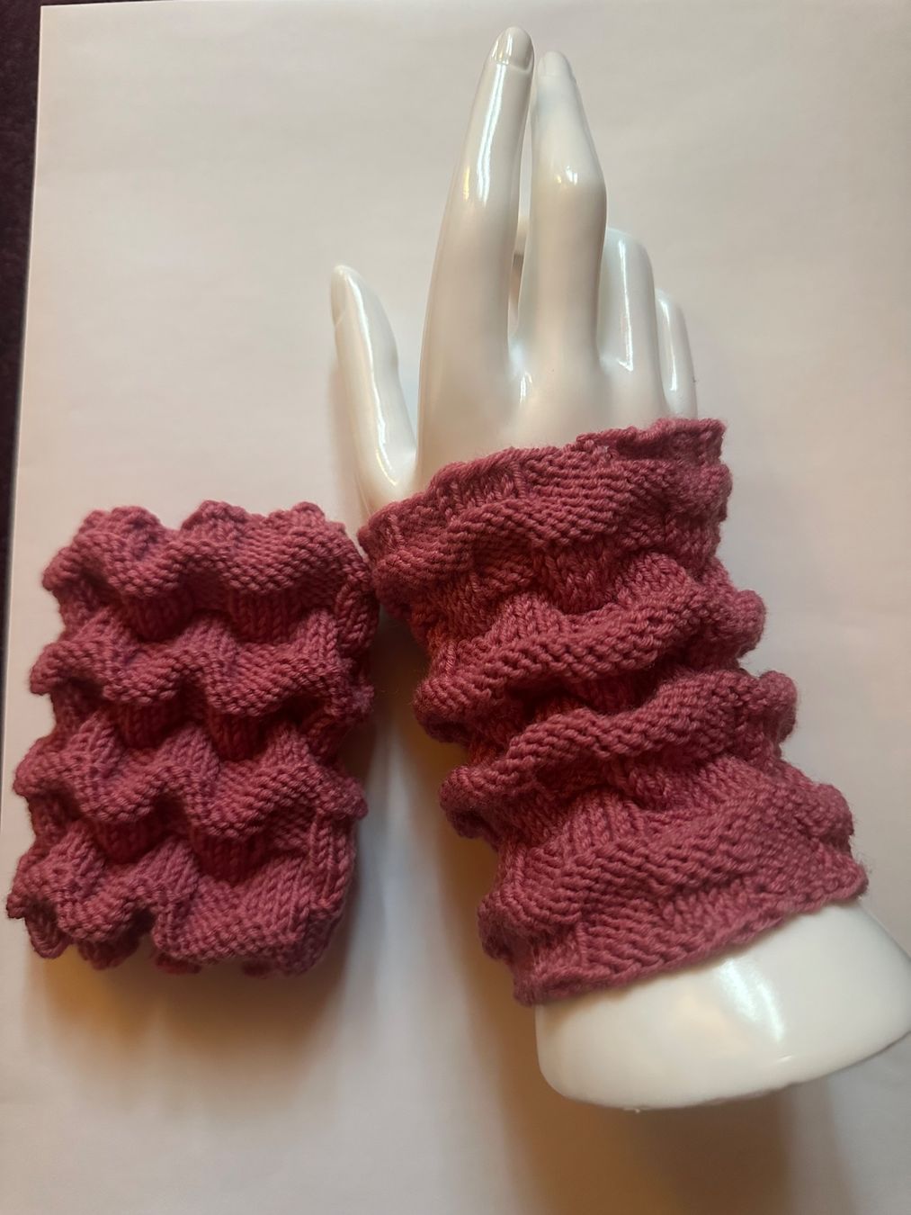 Lana: Pulswärmer handgestrickt altrosa – Nuovo e nell'imballaggio originale da Pfäffikon ZH venduto da Suribu