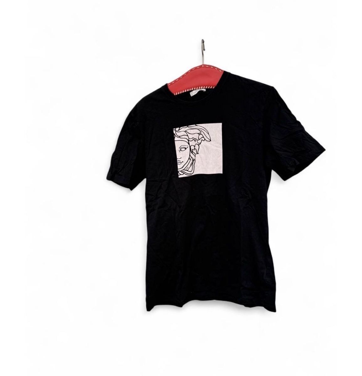Versace T-Shirts: Vibtage Versace T-Shirt Gr. M  – Gebraucht aus Niederneunforn von mer_xh2q