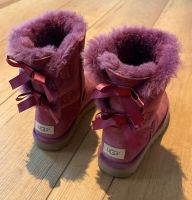 UGG Bailey Bow - wie neu - mit Schlaufen - Weinrot