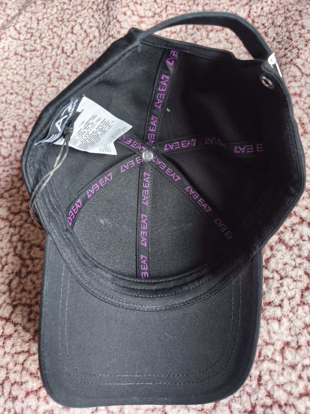 Armani Autres vêtements femmes: Cap EA7 Emporio Armani Black with tag adjustable – Neuf avec emballage d'origine à Merenschwand par kri_rj6t 2