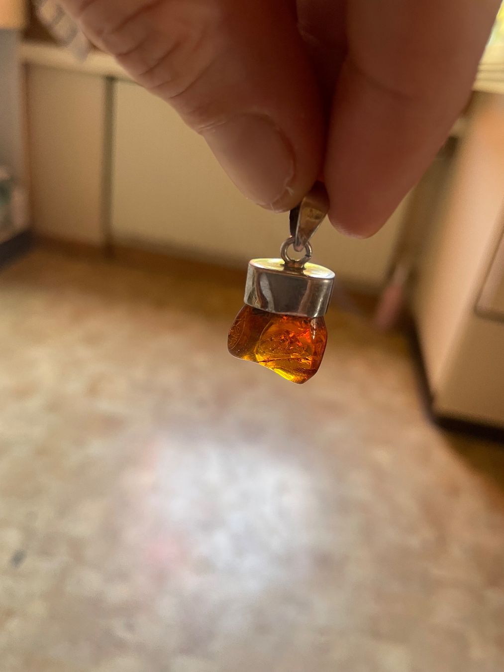 Pendentifs: Bernstein Anhänger mit Silberfassung gebraucht – D'occasion à Gümligen par BazaarBazaar 1