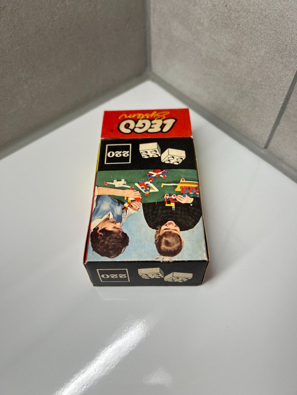 Lego Kit di costruzioni: 220 LEGO - "2 x 2 Bricks" ("Pat. pend.") – Usato da Neuenegg venduto da mocbricks 1