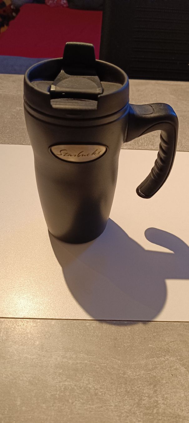 Starbucks Tassen: Starbucks Thermobecher, Schwarz, Jahr 2002 – Gebraucht aus Arbon von Gatto81