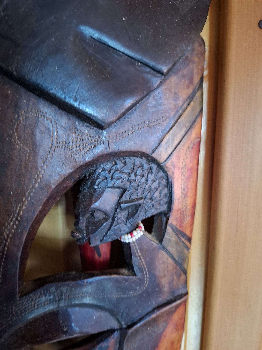 Internationale Kunst: Masque africain unique, sculpté à la main, vintage. – Neu (gemäss Beschreibung) aus Gumefens von Papillon010 4