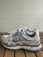 Scarpe Nike P-6000 Taglia 42 Grigie Buon Zustand