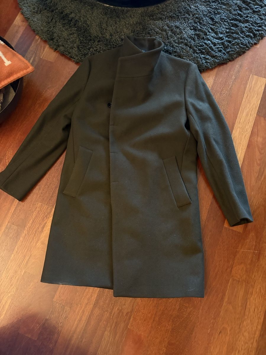 Zara Cappotti: ZARA Man Mantel Olive M – Usato da Zürich venduto da Nick345