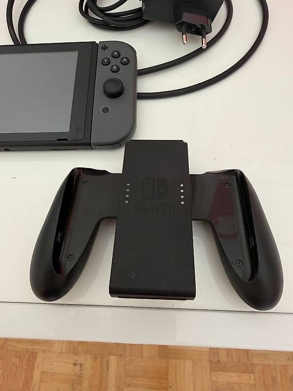 Nintendo Console: Nintendo Switch (1. Gen) – Usato da Zürich venduto da bbe_5lr2 3