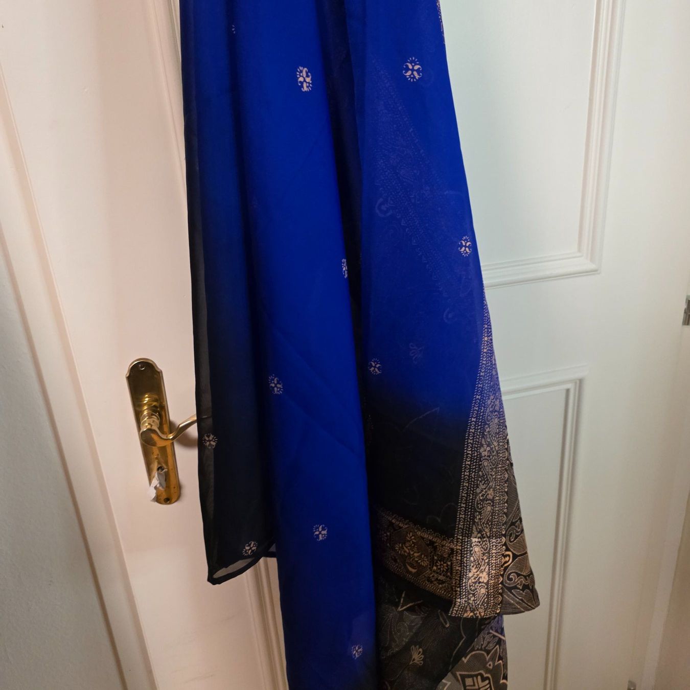 Foulards & écharpes: Schicker Schal blau gold gemustert Vintage – D'occasion à Wald ZH par CapLux 3