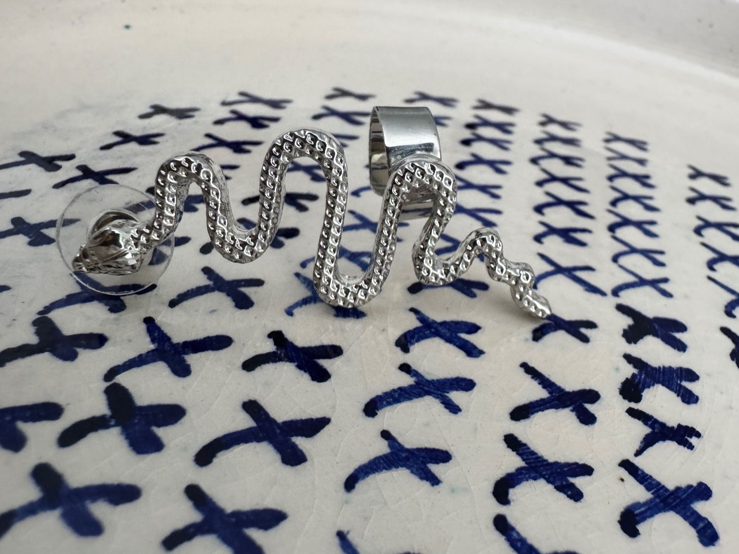 Orecchini pendenti & Orecchini a lobo: New snake earring with cuff - silver metal – Nuovo (secondo la descrizione) da Zürich venduto da kri_zhv2 1