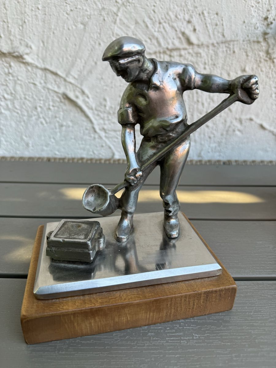 Skulpturen & Statuen: 🔥DDR Statuette Eisengießer Statuette eines Eisengießers Gus – Gebraucht aus Morges von SevArt