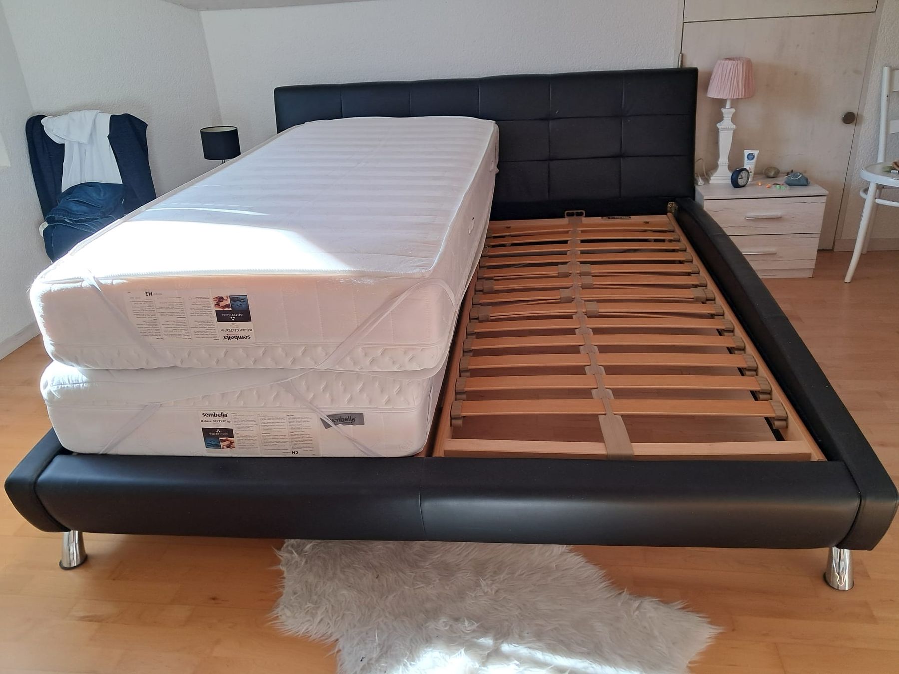 Letti: Schwarzes Doppelbett mit Lattenrost und Matratzen – Usato da Worb venduto da StreetChilla 2