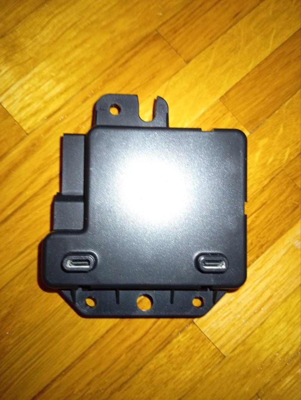 Tesla Tutti pezzi di ricambio auto: Console Data module for 2022 Model 3/Y to recover the data – Usato da Gland venduto da M_marc 5