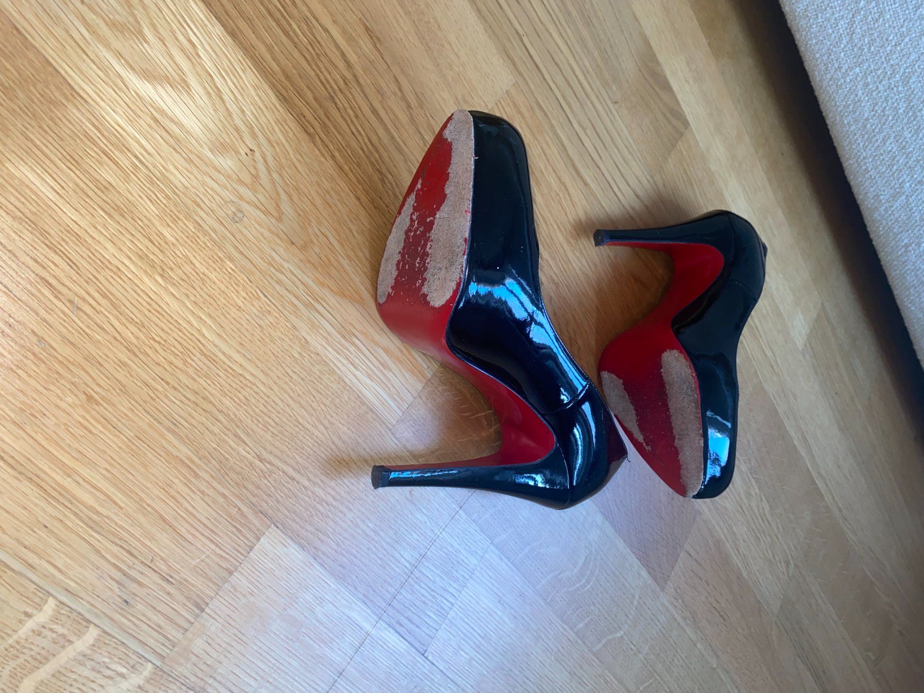 Christian Louboutin Scarpe da donna: Christian Louboutin Heels – Usato da Zürich venduto da smk_mh2n 2