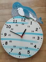 Wanduhr Holz mit Robben