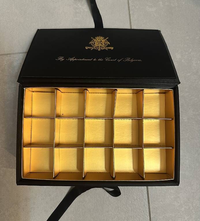 Schmuckkästen: Boîte bijoux velours noire – Neu (gemäss Beschreibung) aus La Chaux-de-fonds von ccjp 2