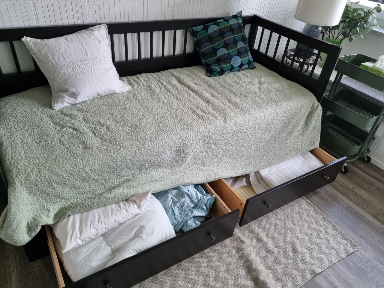 Ikea Sofas: Bettsoffa mit Schubladen – D'occasion à Neschwil par Pzulli 1