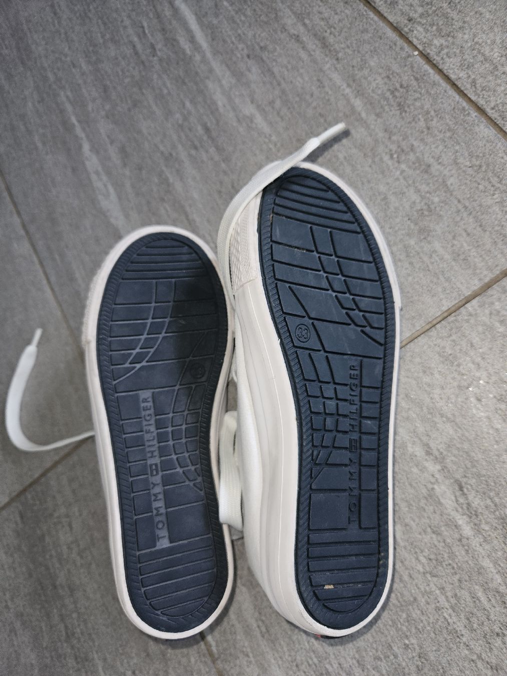 Tommy Hilfiger Scarpe per ragazzi: Tommy Hilfiger Schuhe, Gr. 33, weiss – Nuovo (secondo la descrizione) da Oberwil BL venduto da blackdiamond14 3