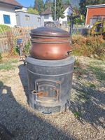 Kupferkessel mit Gusseisenofen,Waschhafen,antike Sammlung .