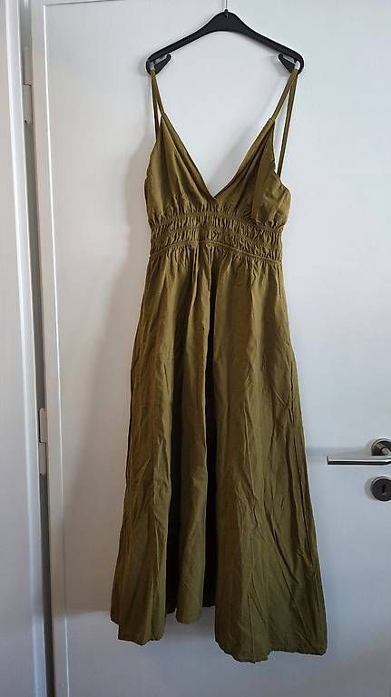 Robes: Oliv Kleid mit Taschen, Onesize – D'occasion à Bern par nigq