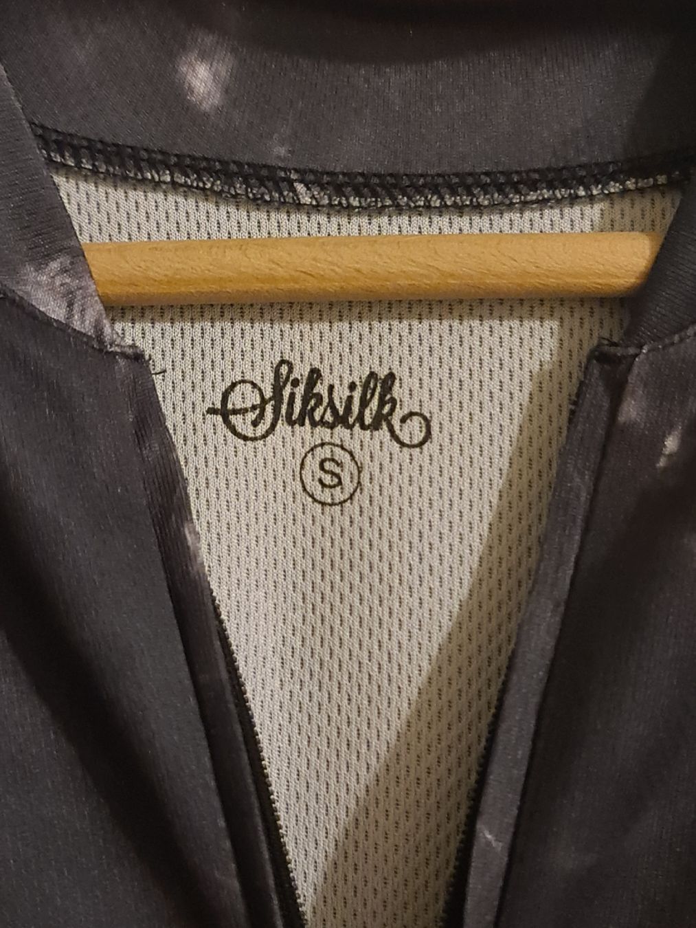 Siksilk T-shirt: Siksilk Oberteil, Grösse S – Nuovo (secondo la descrizione) da Rheinfelden venduto da DukeDumont 3