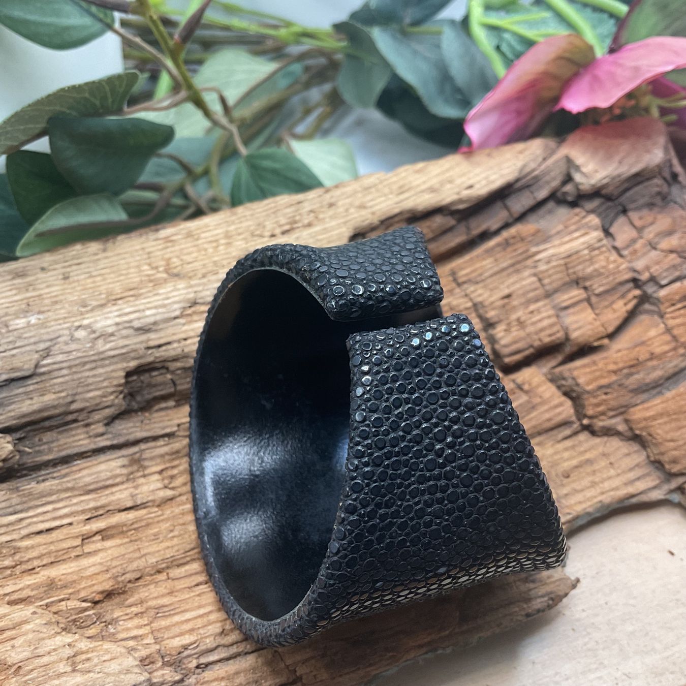 Armbänder & -reifen: Armreif Rochenleder, breit und super apart – Neu (gemäss Beschreibung) aus luzern von Alpendorf1 1