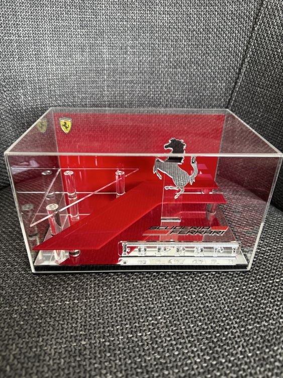 Ferrari Display Sammlerstück Vitrine Top Zustand! (Gebraucht) in ...