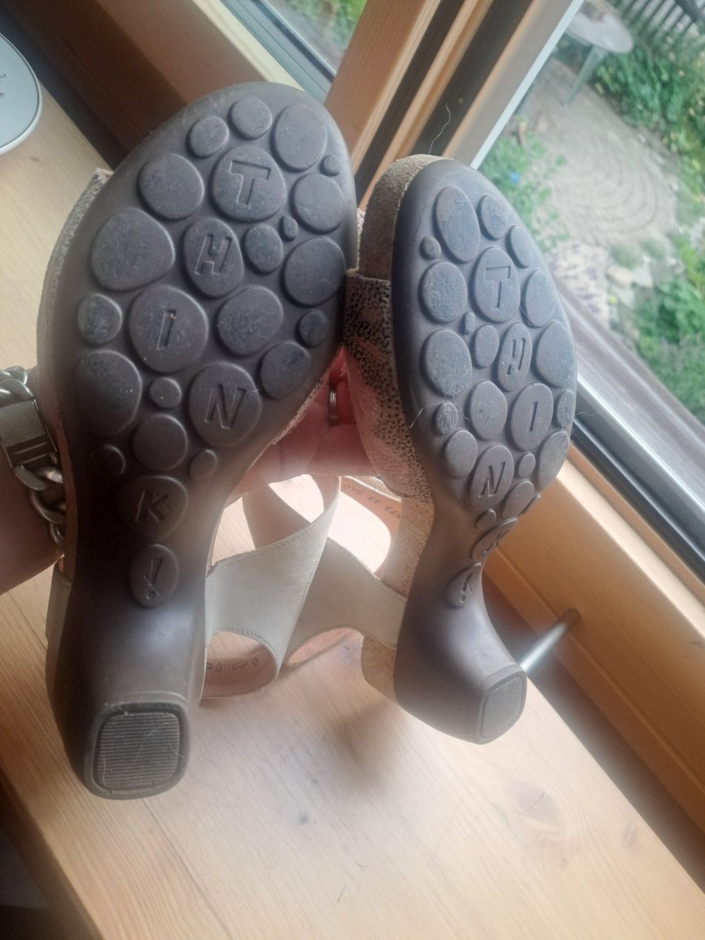 Think Chaussures femmes: Think Sandaletten Gr.40 – D'occasion à Emdthal par kasira 2