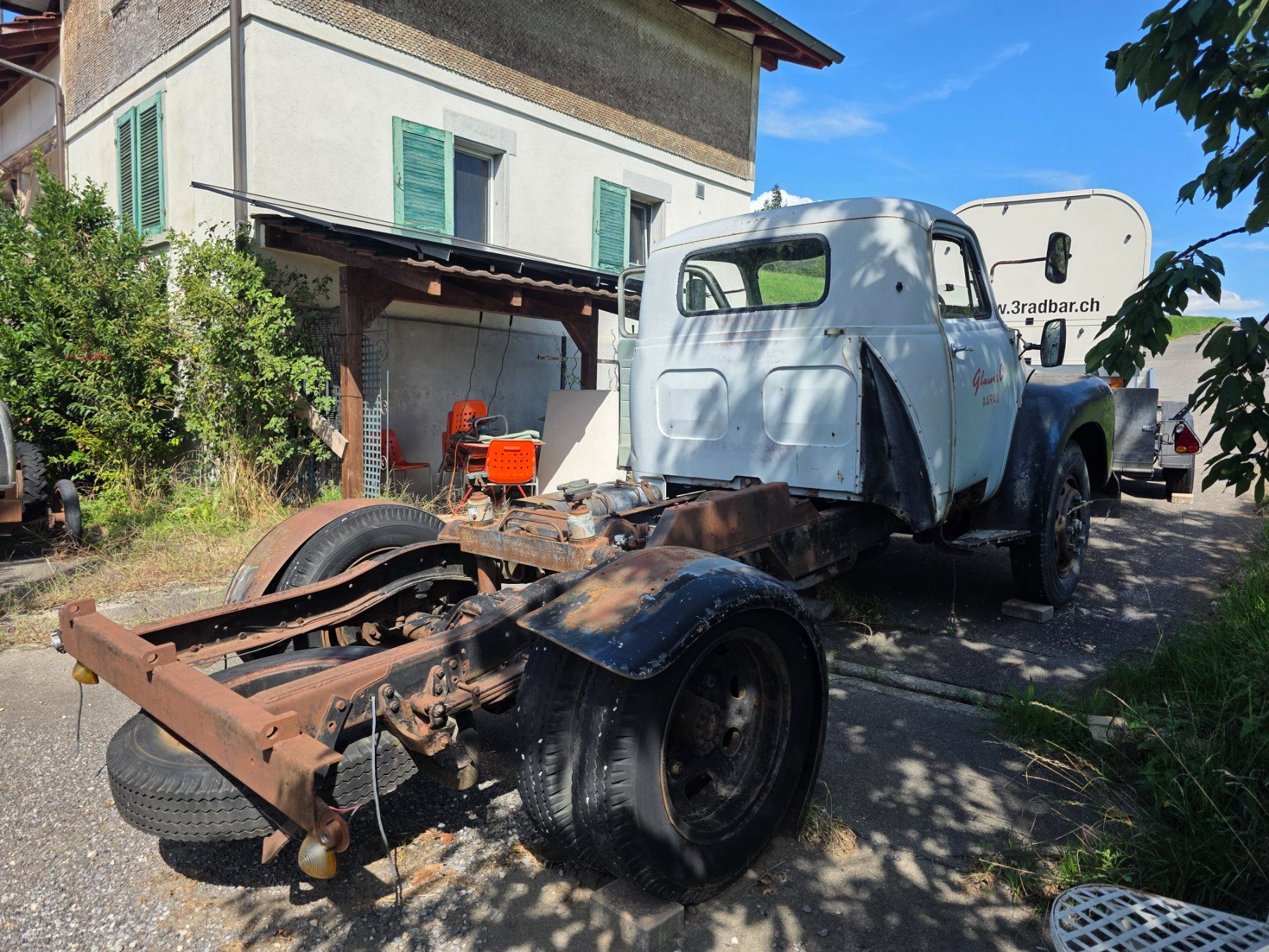 Ford Autos: Bedford ca. 1957  Lastwagen Oldtimer unrestauriert – Défectueux à Risch par Schnellerblitz 4