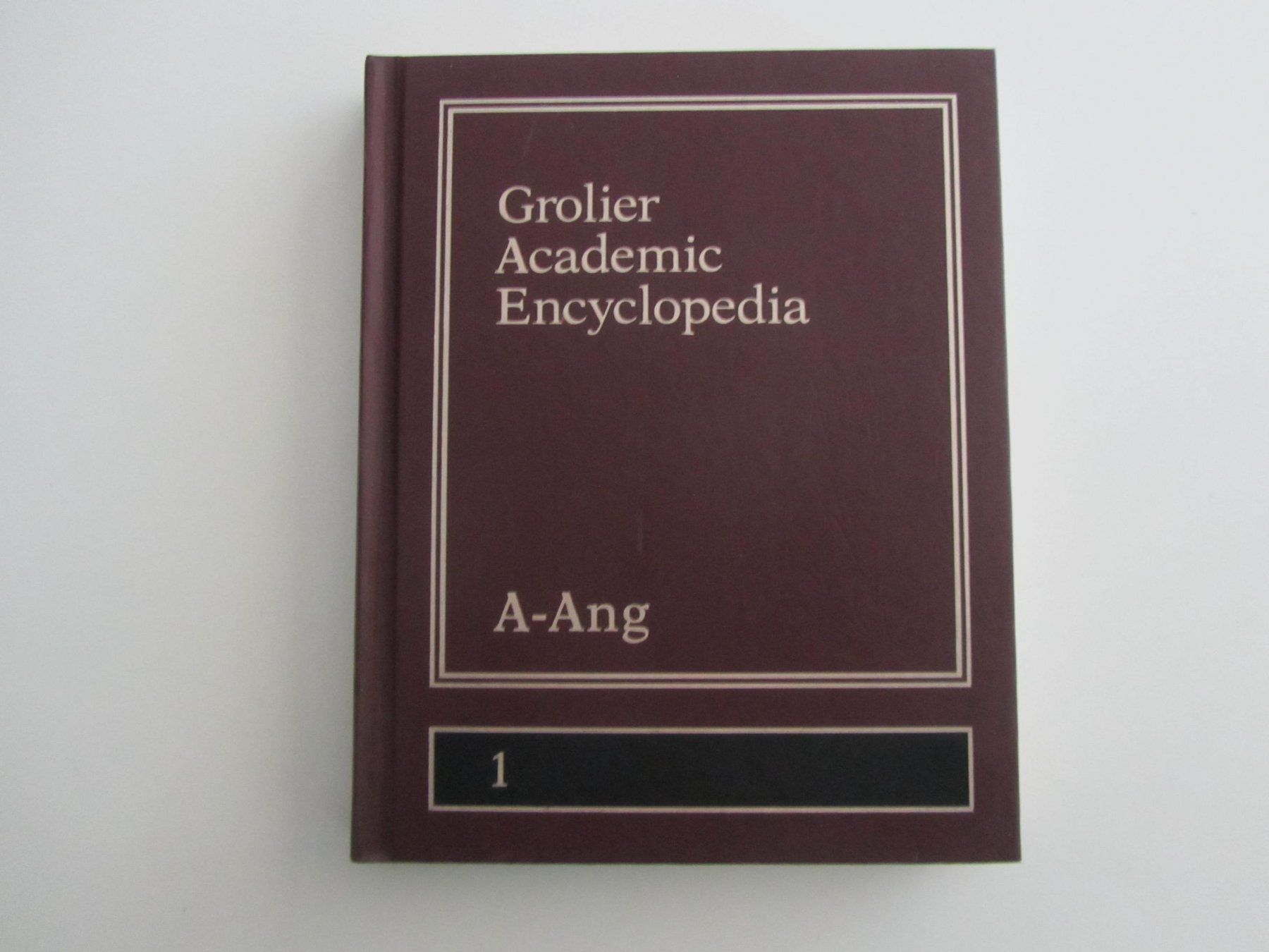 Livres: Grolier Academic Encyclopedia, 1983 – D'occasion à Locarno par edn.vintage 4