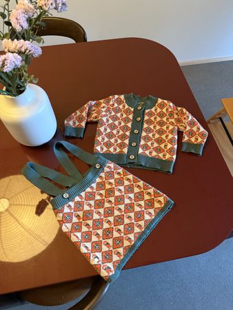 Set Gr. 80: Strickjacke + Jupe mit Träger Retro